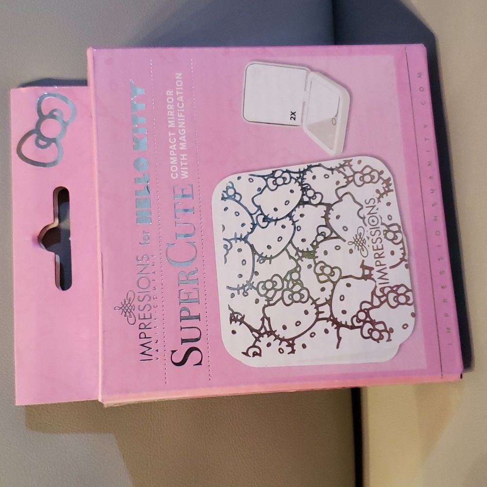 Hello Kitty compact mirror with magnification NWT